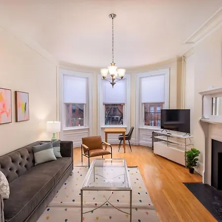 Beautiful Newbury St 1 Bedroom Unit